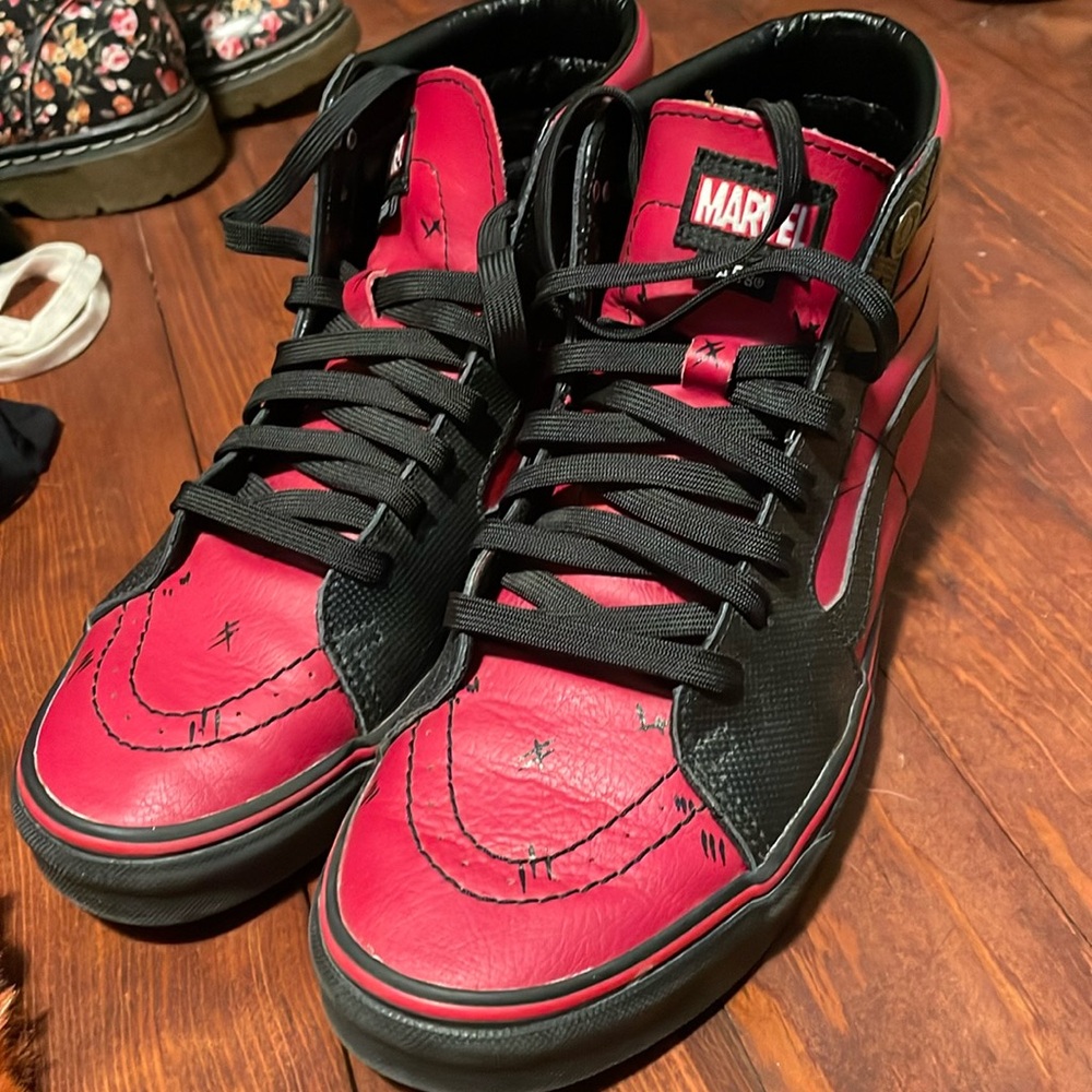 Vans Leather Marvel Deadpool Sk8 Hi High Top Vans